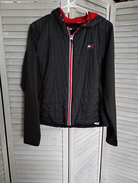 Tommy Hilfiger Jackets & Blazers - Tommy Hilfiger Women's Size XL Black Hooded Quilted Jacket with Red Trim NEW